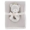 Luxe baby cadeauset beige met flanellen babydeken 100x75 cm en beren rammelaar neutraal kraamcadeau